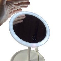 LEDライト付き円形卓上ミラー USB 充電 ★ 3段階 コードレスの画像