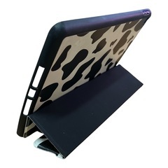 牛柄折りたたみ式iPadケースの画像