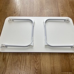 折りたたみテーブルの画像