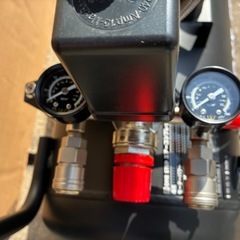 【静音、オイルレス、次世代コンプレッサー。】 ONE STEP 40L エアコンプレッサー コンプレッサー 
大容量 100v (40L ブラック) の画像