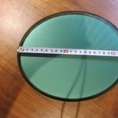 【厚手】高級ディスプレイ用 ガラスベース 楕円形 グリーングレー？ 飾り台 重厚感 1.1kgの画像