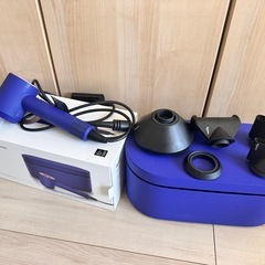 Dyson Supersonic Ionic ヘアドライヤー ビンカブルー/ロゼ 収納ボックス付きの画像