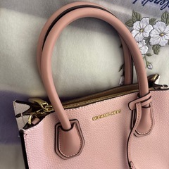  Michael Kors Mercer レディース ファッションバッグ 高見えデザイン  上品で大人っぽい雰囲気のバッグです。 きれいめコーデや通勤スタイルにもぴったり♪の画像