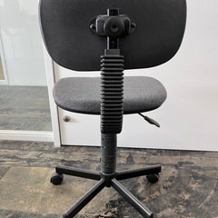 事務用椅子の画像