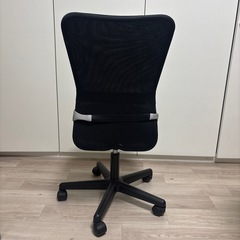 【無料でお譲りします】】ニトリ　デスクチェア　グレー(腰あて付)の画像