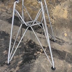 【4脚セットで1000円】プラスチックサイドシェル風チェア ワイヤーベース / トリバレントクローム風の脚の画像