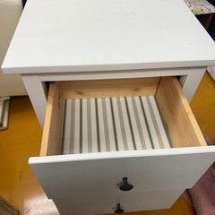 ホワイト サイドチェスト 2段 ベッドサイド収納 ナイトテーブルの画像