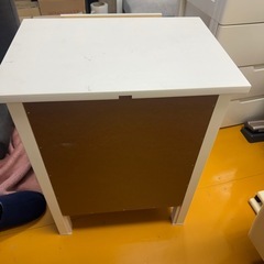 ホワイト サイドチェスト 2段 ベッドサイド収納 ナイトテーブルの画像