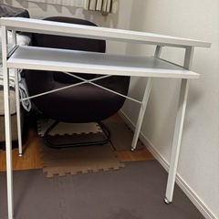 パソコンデスク、テーブルの画像