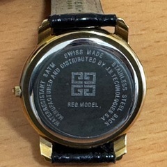 GIVENCHY ジバンシィ レディース腕時計 ゴールド ネイビー文字盤 4Gロゴ 箱付きの画像