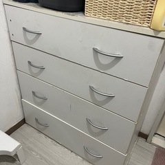 シーリングライト　タンスなどの画像