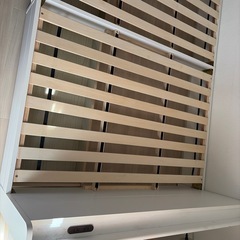 ダブルベッド　白　コンセント、引き出し付きの画像