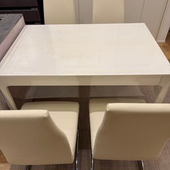 IKEA 伸縮式ダイニングテーブルの画像