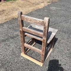 学校の椅子の画像