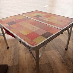 折り畳みテーブルの画像