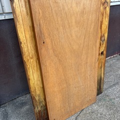 木材　廃材　と木製扉の画像