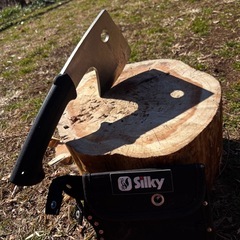 写真の丸太をカットしてくれる方