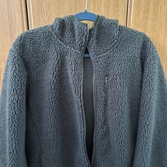 ユニクロ ボアパーカー   カーキ メンズの画像