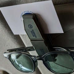 【3/9まで引取】半額以下！GORDON MILLER サングラスホルダー 2個セットの画像