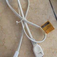 【美品】雷サージフィルター付　4口電源タップ　1m延長コードの画像