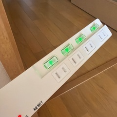 【美品】雷サージフィルター付　4口電源タップ　1m延長コードの画像
