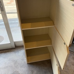 扉付き3段ボックスの画像