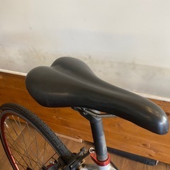 【前後タイヤ新品！】3月8日までSALE価格　クロスバイク　700c 8段変速　グレーの画像