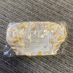 【新品・未使用】Hello Kitty ★ サテンポーチ　ゴールド　人気の画像