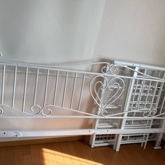 姫系ホワイトパイプシングルベッドの画像