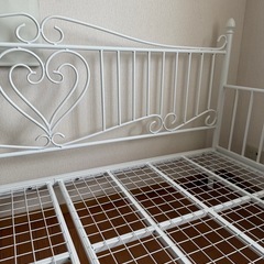 姫系ホワイトパイプシングルベッドの画像