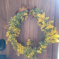 フレッシュミモザのリースの画像