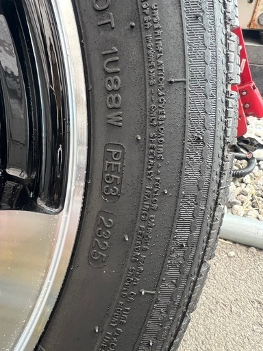 215/60R17  アルミホイール　スタッドレスタイヤ　４本セット　ハイエースなど  使用期間１ヶ月 ほぼ未使用  着払い（送料は）