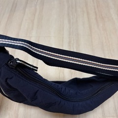 ユニクロ（UNIQLO）ラウンドミニショルダーバッグの画像