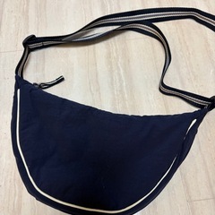 ユニクロ（UNIQLO）ラウンドミニショルダーバッグの画像