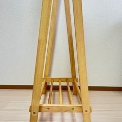 木製ハンガーラックの画像