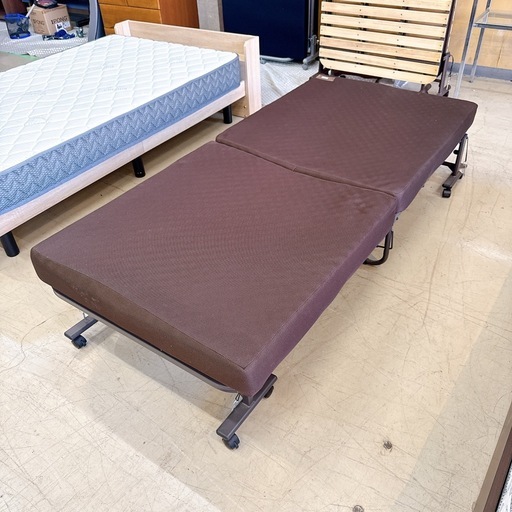 白岡市 折りたたみベッド シングルサイズ ダークブラウン系 中古 格安 早い者勝ち