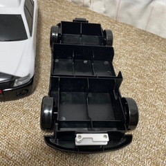 パトカーの中にトミカをしまえるおもちゃですの画像