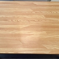 折りたたみ式テーブルの画像