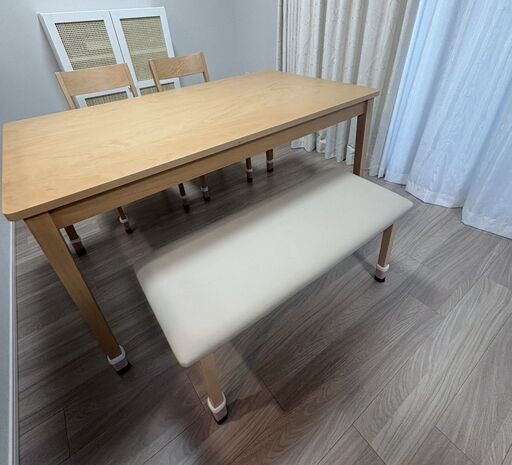 良品】ニトリダイニングテーブル＋イス3脚セット (うー) 牧野の家具の 