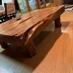 木製一枚板テーブルの画像