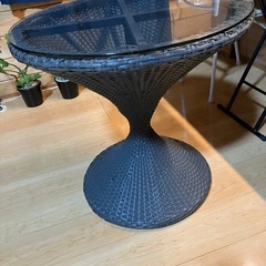 丸テーブル　アジアン
の画像