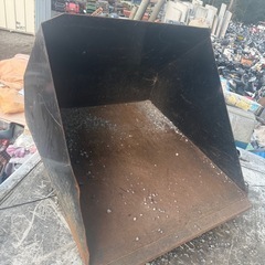 リフトの
金属製の三角形状バケットの画像