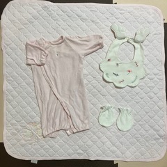 おくるみ　& 新生児服 & 肌着たくさんの画像