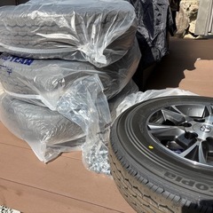 ハイエース200系9型純正15インチアルミホイール　タイヤセットの画像