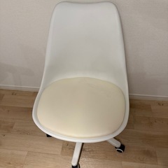 デスクチェア　白の画像