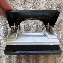 
PLUS 2穴パンチ フォース 1/2 (Sサイズ・ブラック) 穴あけパンチ の画像