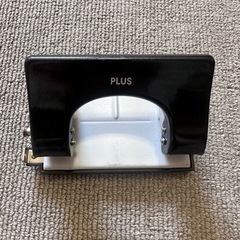 
PLUS 2穴パンチ フォース 1/2 (Sサイズ・ブラック) 穴あけパンチ の画像