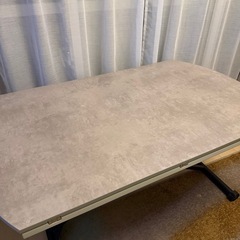 【折りたたみ式テーブル（高さ調整可）】の画像