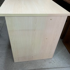 シンプルテープルの画像