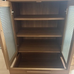 東京インテリア キャビネット ガラス扉 木製収納棚 の画像